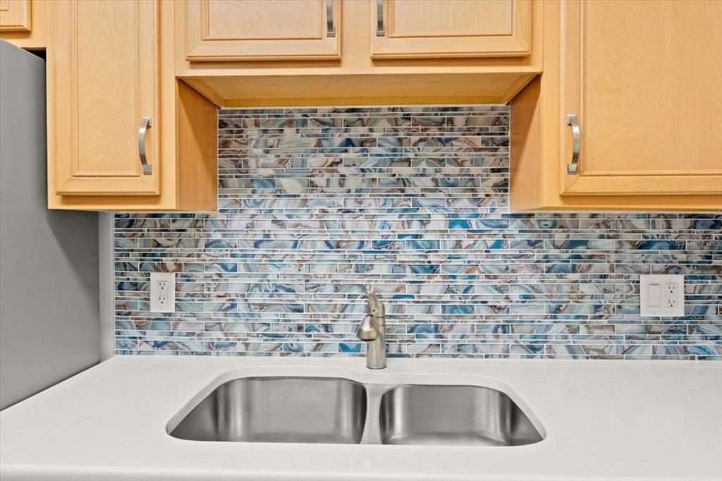 待售: $195,000 (2 贝兹, 2 浴室, 1010 平方英尺)