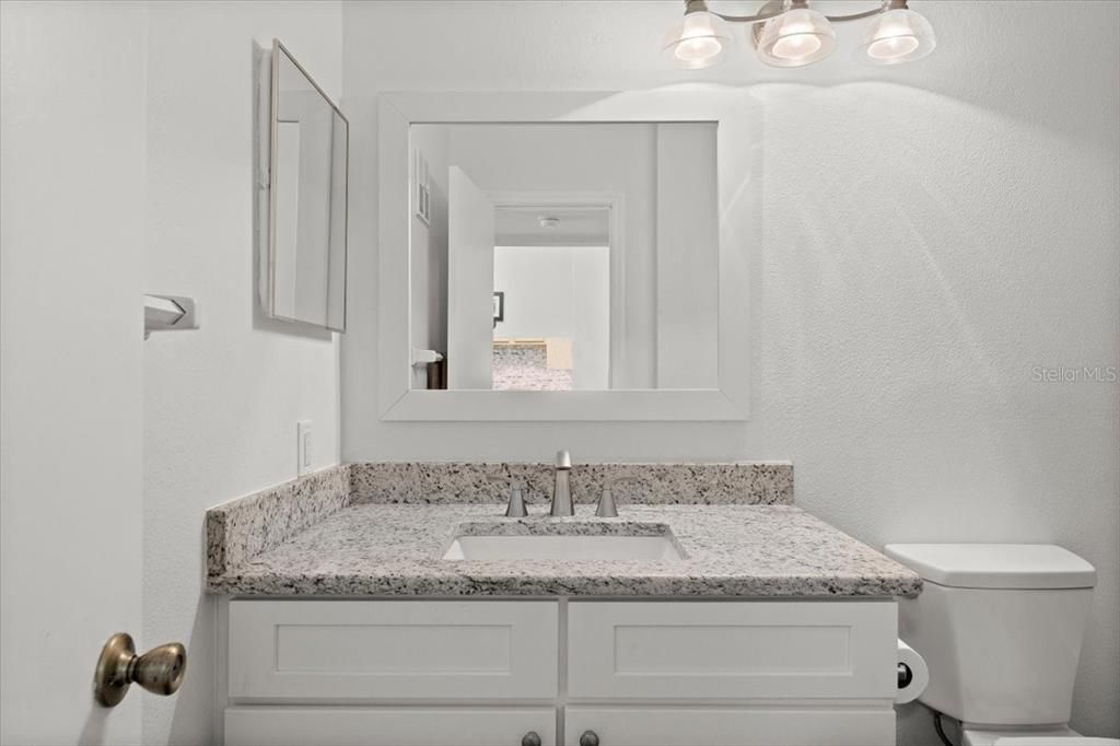 待售: $195,000 (2 贝兹, 2 浴室, 1010 平方英尺)