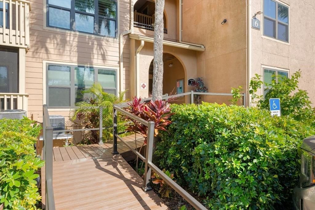 待售: $195,000 (2 贝兹, 2 浴室, 1010 平方英尺)