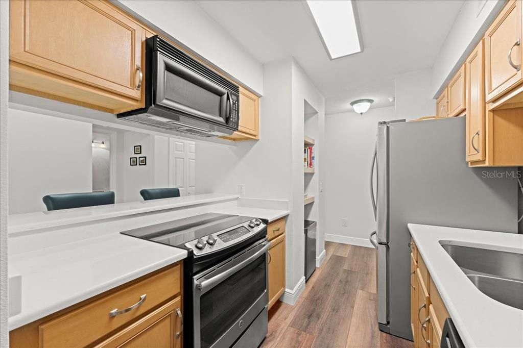 待售: $195,000 (2 贝兹, 2 浴室, 1010 平方英尺)