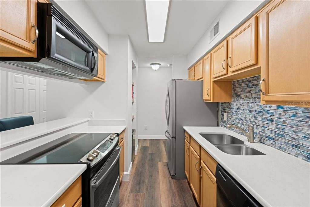 待售: $195,000 (2 贝兹, 2 浴室, 1010 平方英尺)