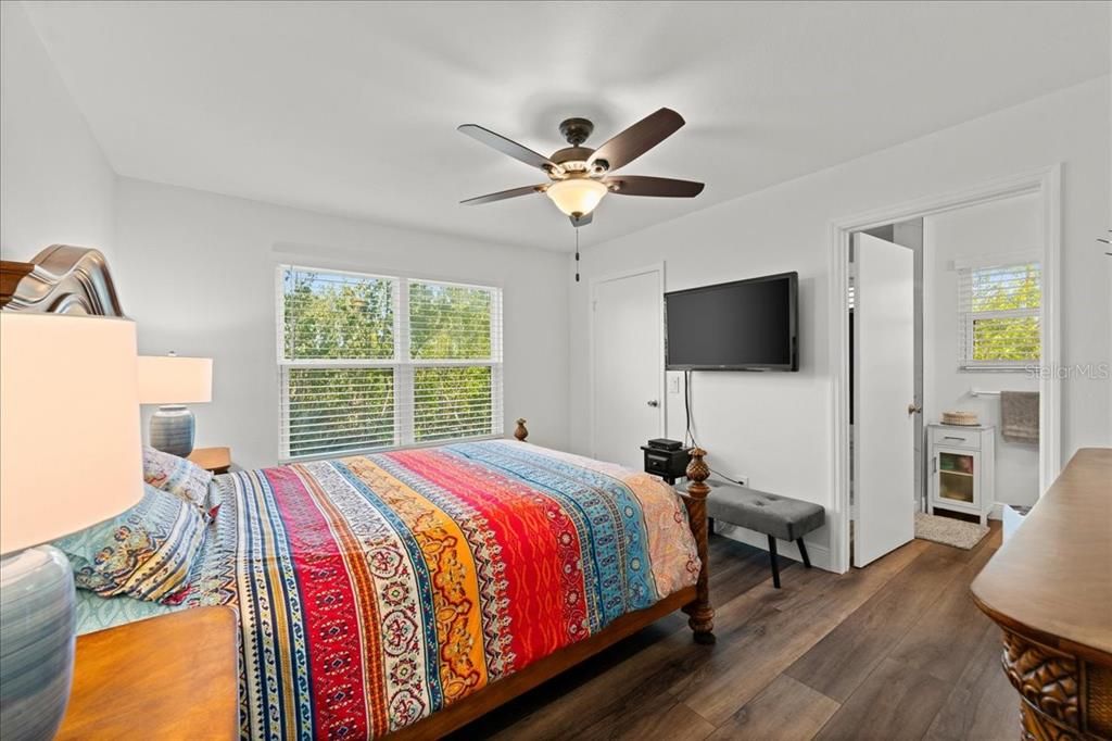 待售: $195,000 (2 贝兹, 2 浴室, 1010 平方英尺)