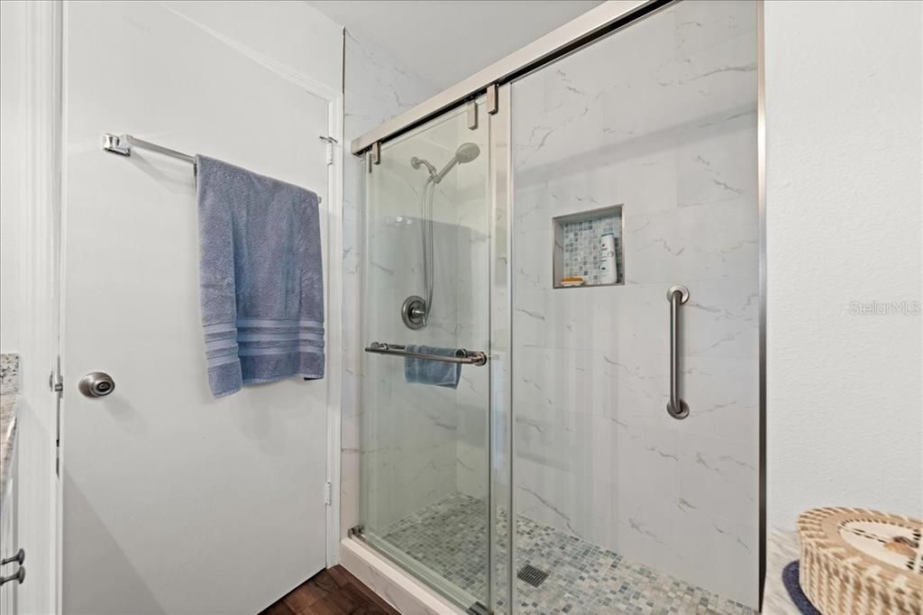 待售: $195,000 (2 贝兹, 2 浴室, 1010 平方英尺)