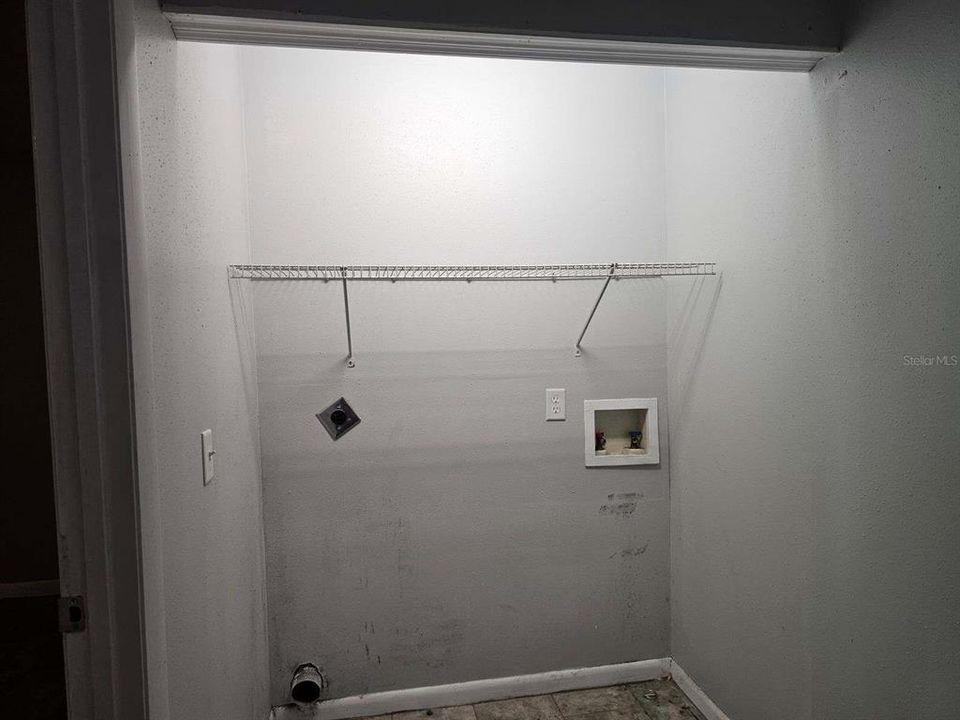 На продажу: $174,900 (2 спален, 1 ванн, 910 Квадратных фут)