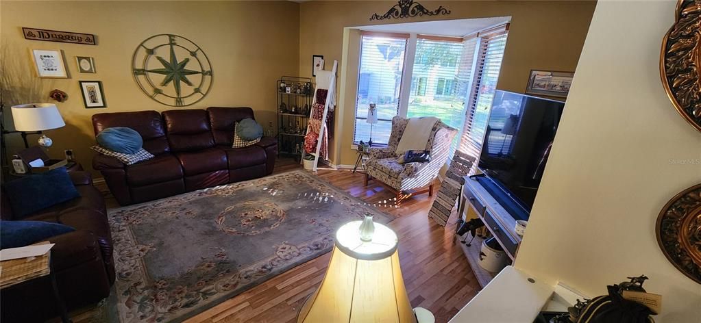 待售: $395,000 (3 贝兹, 2 浴室, 1685 平方英尺)