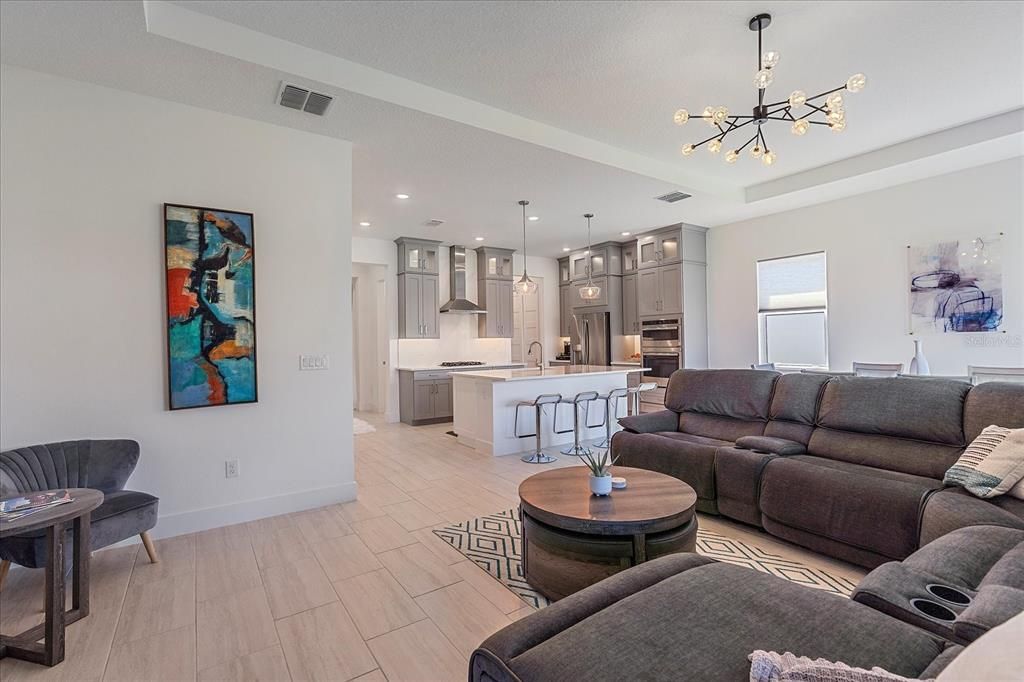 Activo con contrato: $638,000 (3 camas, 3 baños, 2319 Pies cuadrados)