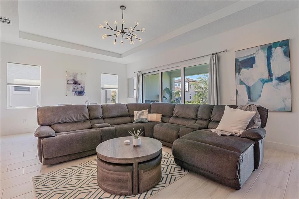 Activo con contrato: $638,000 (3 camas, 3 baños, 2319 Pies cuadrados)