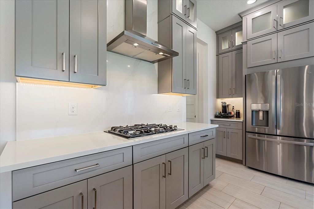 Activo con contrato: $638,000 (3 camas, 3 baños, 2319 Pies cuadrados)