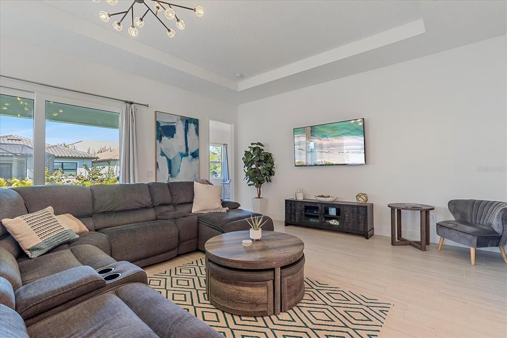 Activo con contrato: $638,000 (3 camas, 3 baños, 2319 Pies cuadrados)