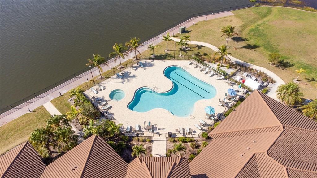 Activo con contrato: $638,000 (3 camas, 3 baños, 2319 Pies cuadrados)