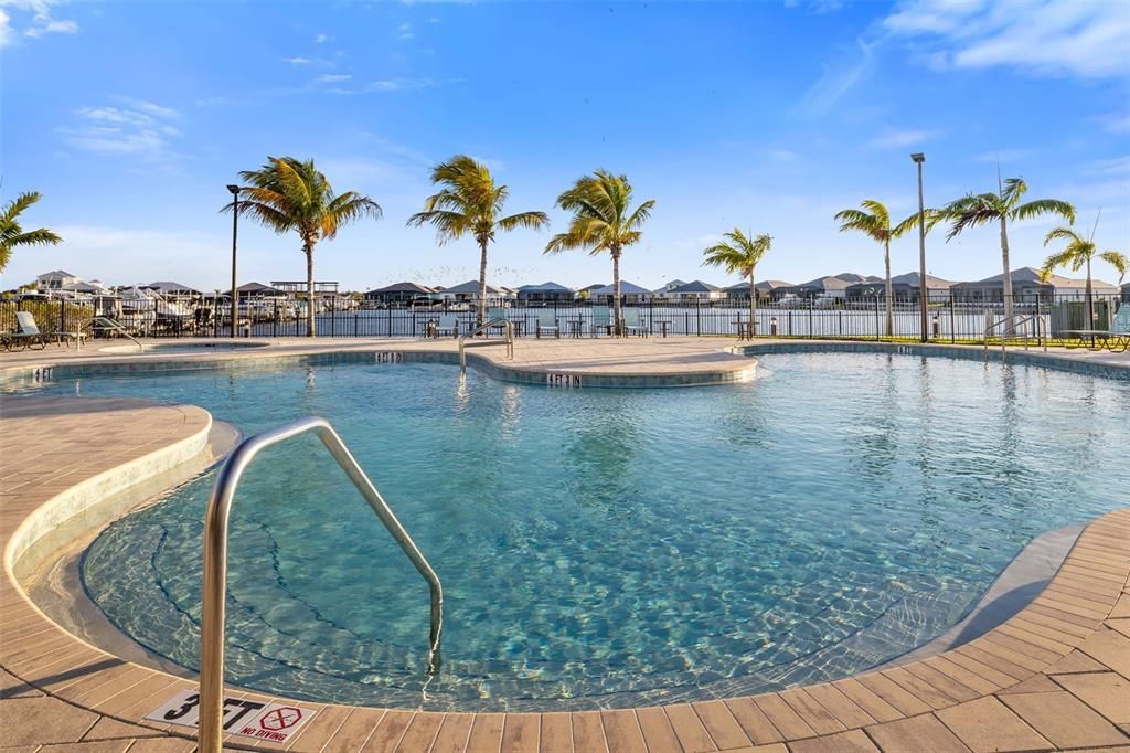 Activo con contrato: $638,000 (3 camas, 3 baños, 2319 Pies cuadrados)