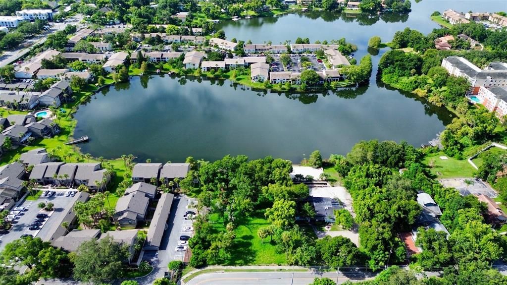 На продажу: $475,000 (0.36 acres)