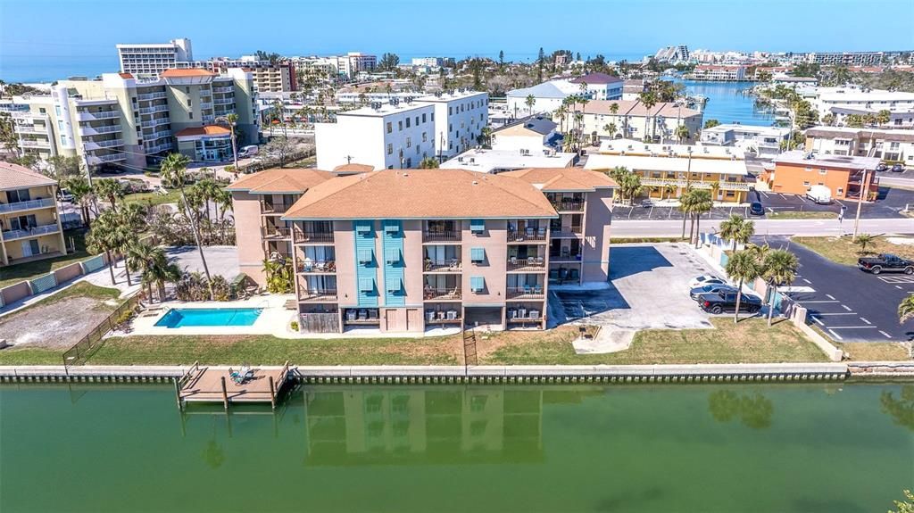 Jolly Roger Building - 15 Apartments on the Intracoastal in Treasure Island