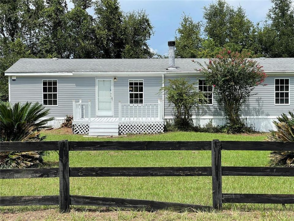 Recently Sold: $170,000 (3 beds, 2 baths, 1404 Square Feet)