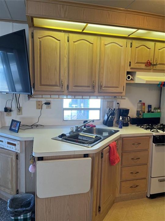 For Sale: $60,000 (1 beds, 1 baths, 366 Square Feet)