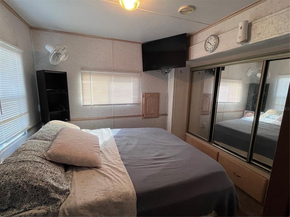 For Sale: $60,000 (1 beds, 1 baths, 366 Square Feet)