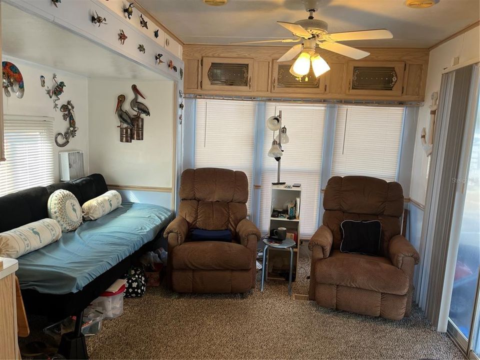 For Sale: $60,000 (1 beds, 1 baths, 366 Square Feet)