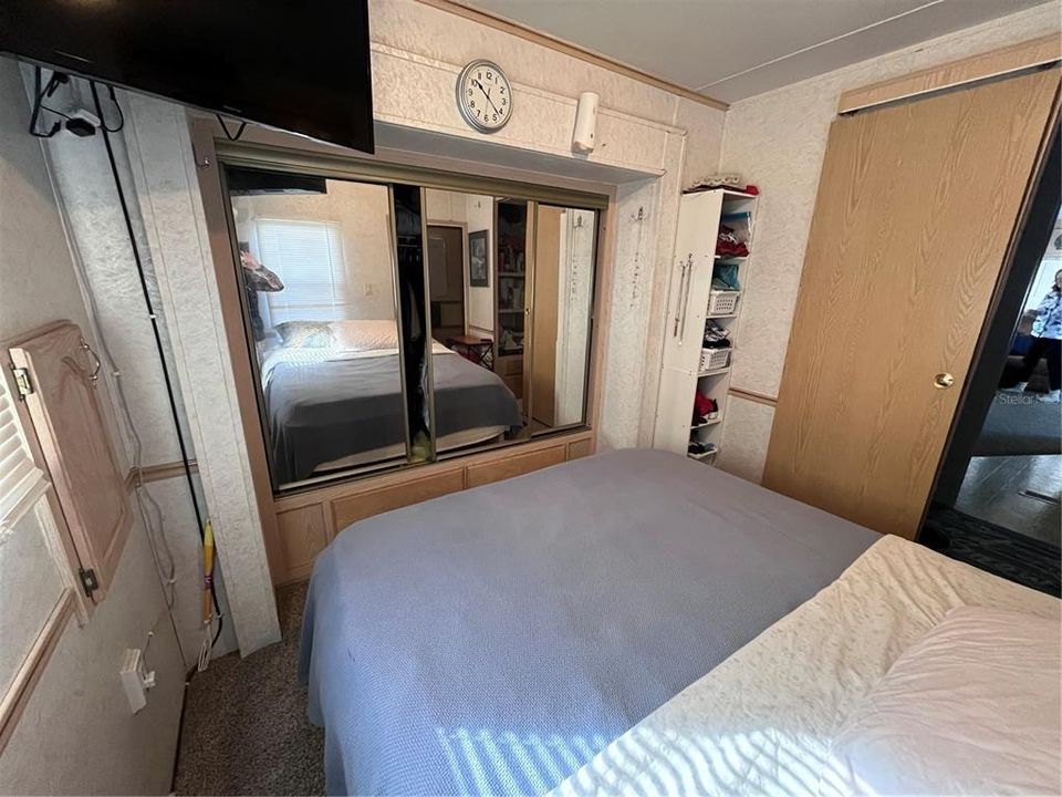 For Sale: $60,000 (1 beds, 1 baths, 366 Square Feet)