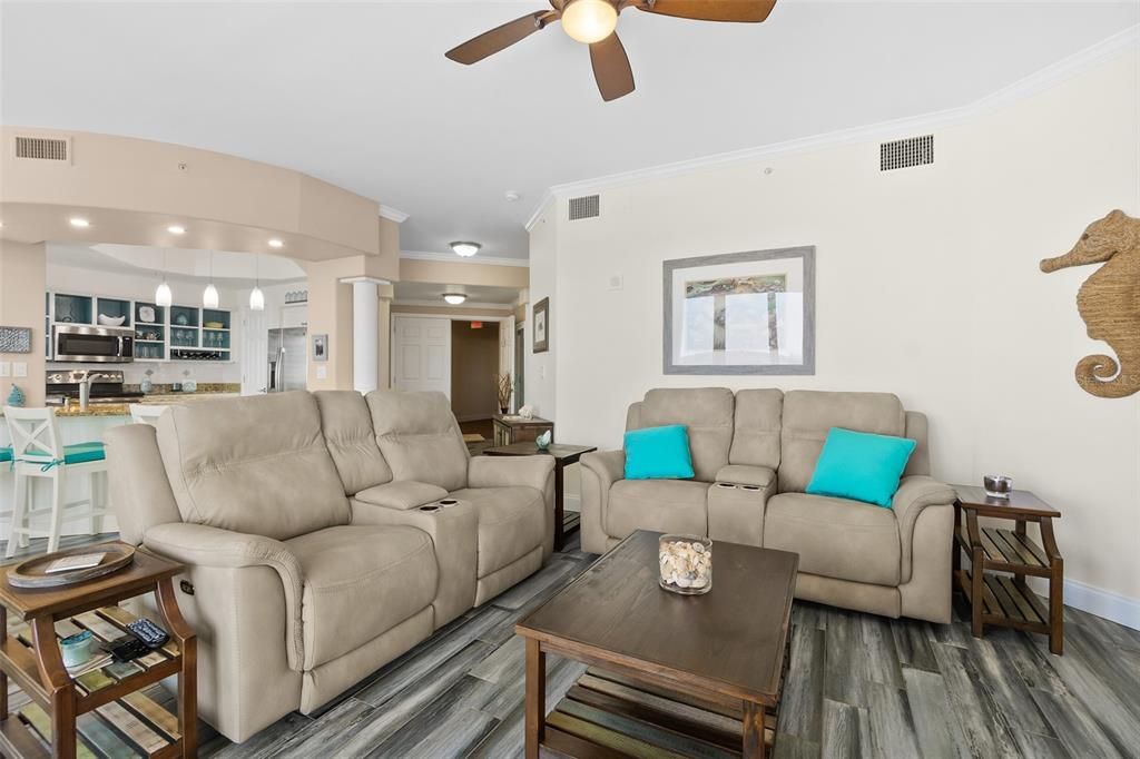 Active With Contract: $599,900 (3 beds, 2 baths, 1808 Square Feet)