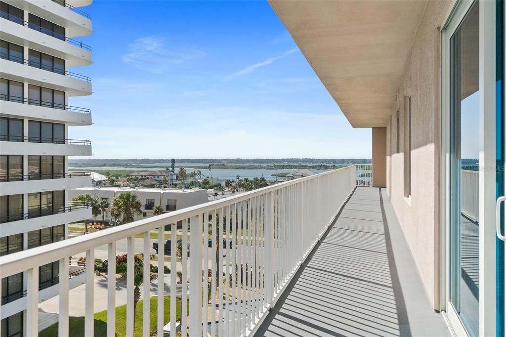 Active With Contract: $599,900 (3 beds, 2 baths, 1808 Square Feet)