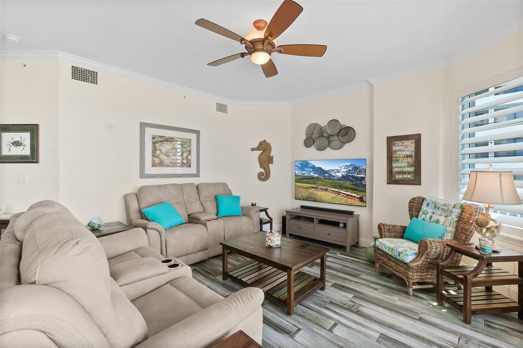 Active With Contract: $599,900 (3 beds, 2 baths, 1808 Square Feet)