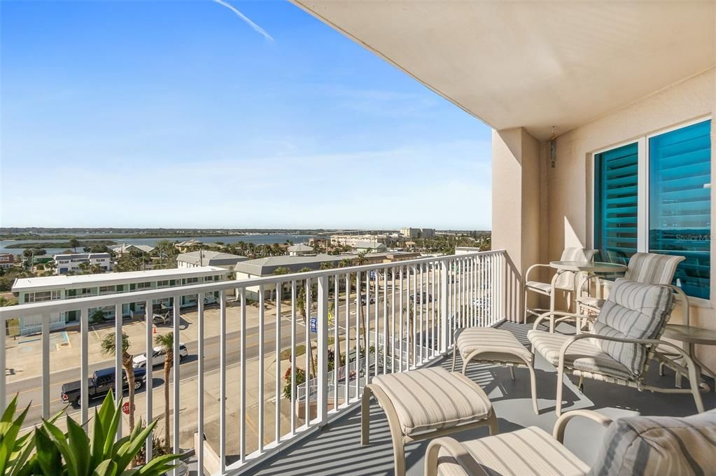 Active With Contract: $599,900 (3 beds, 2 baths, 1808 Square Feet)