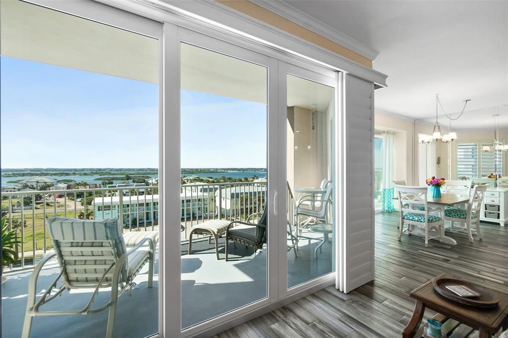 Active With Contract: $599,900 (3 beds, 2 baths, 1808 Square Feet)