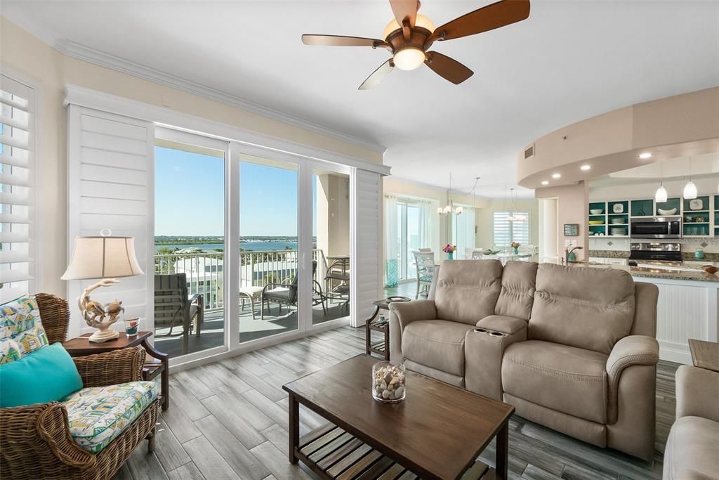 Active With Contract: $599,900 (3 beds, 2 baths, 1808 Square Feet)