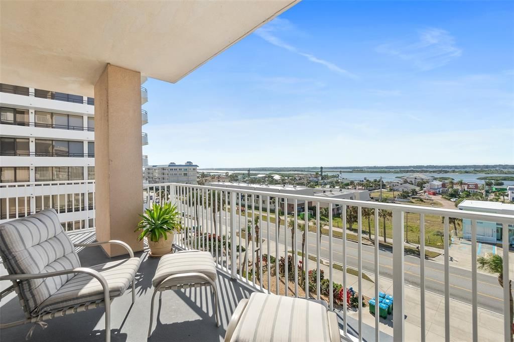 Active With Contract: $599,900 (3 beds, 2 baths, 1808 Square Feet)