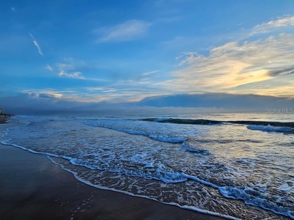 Active With Contract: $599,900 (3 beds, 2 baths, 1808 Square Feet)