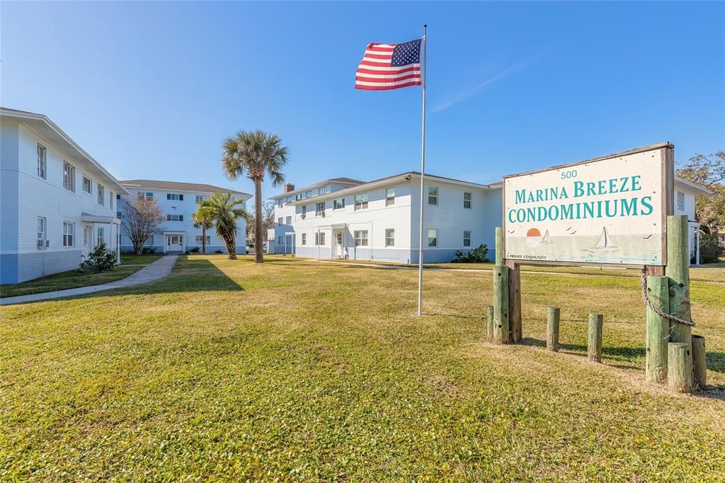 На продажу: $79,000 (2 спален, 1 ванн, 750 Квадратных фут)