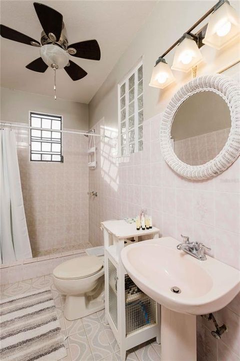 For Sale: $925,000 (6 beds, 4 baths, 2497 Square Feet)