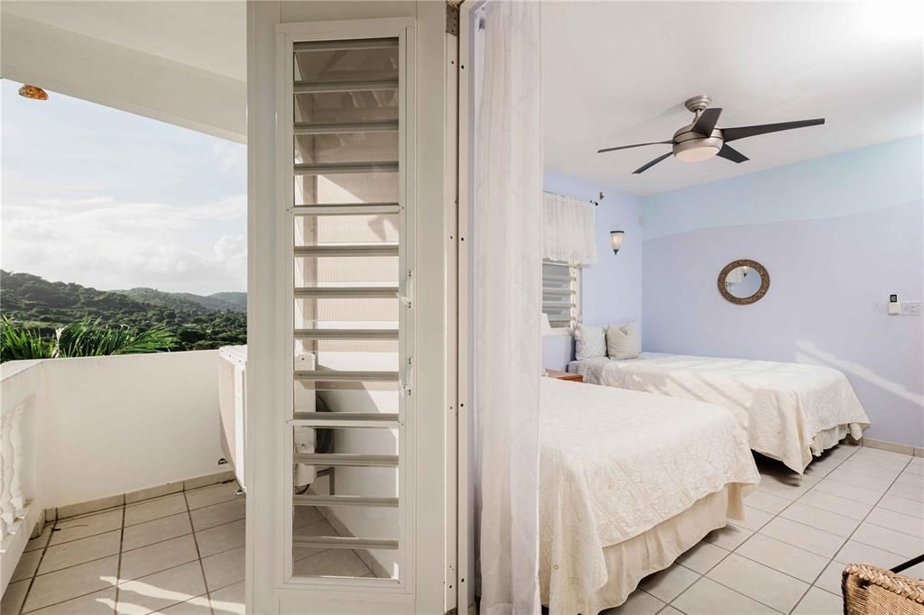 For Sale: $925,000 (6 beds, 4 baths, 2497 Square Feet)