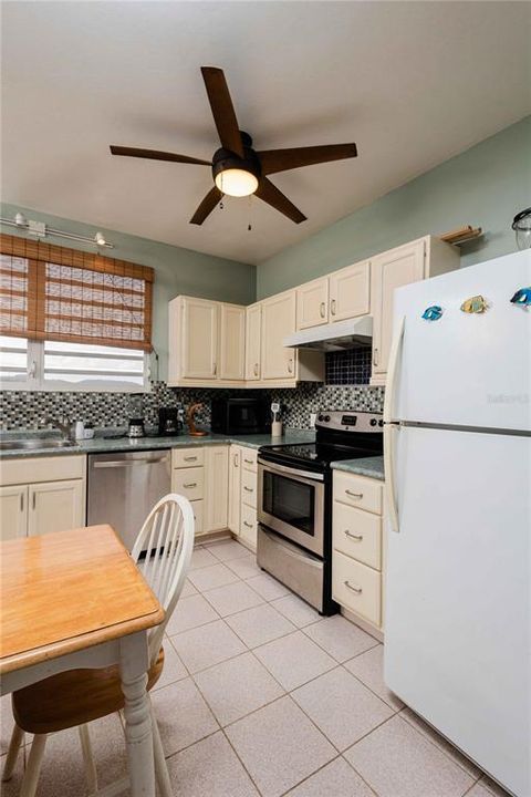 For Sale: $925,000 (6 beds, 4 baths, 2497 Square Feet)