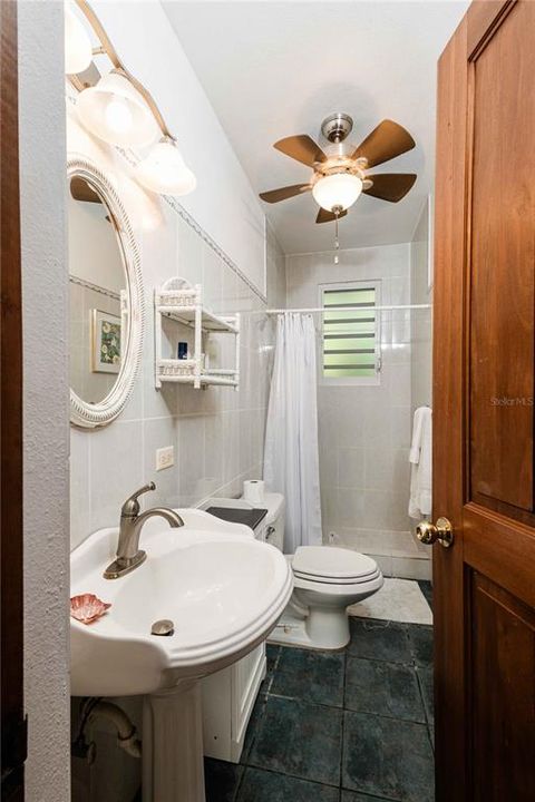 For Sale: $925,000 (6 beds, 4 baths, 2497 Square Feet)