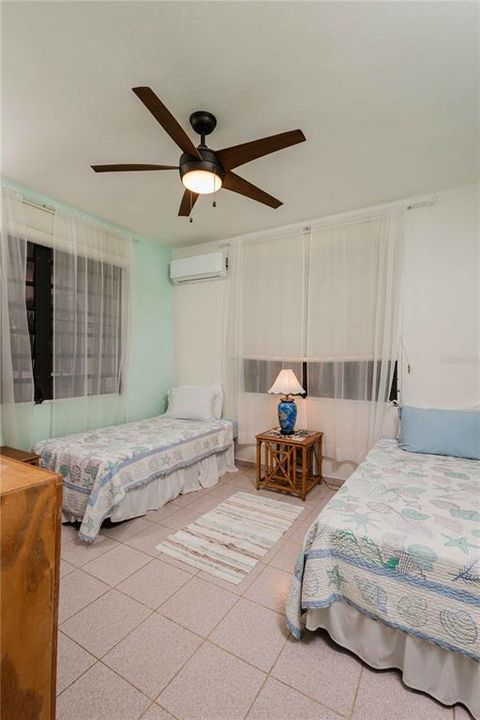 For Sale: $925,000 (6 beds, 4 baths, 2497 Square Feet)