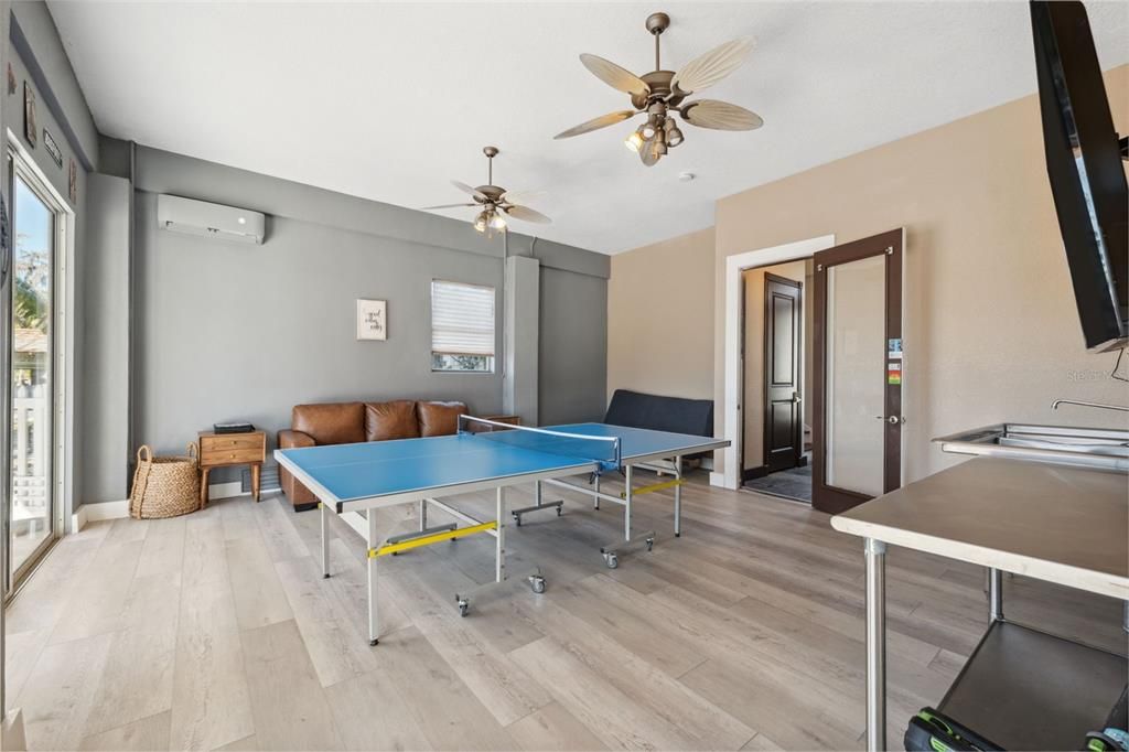 For Sale: $1,550,000 (3 beds, 2 baths, 2286 Square Feet)