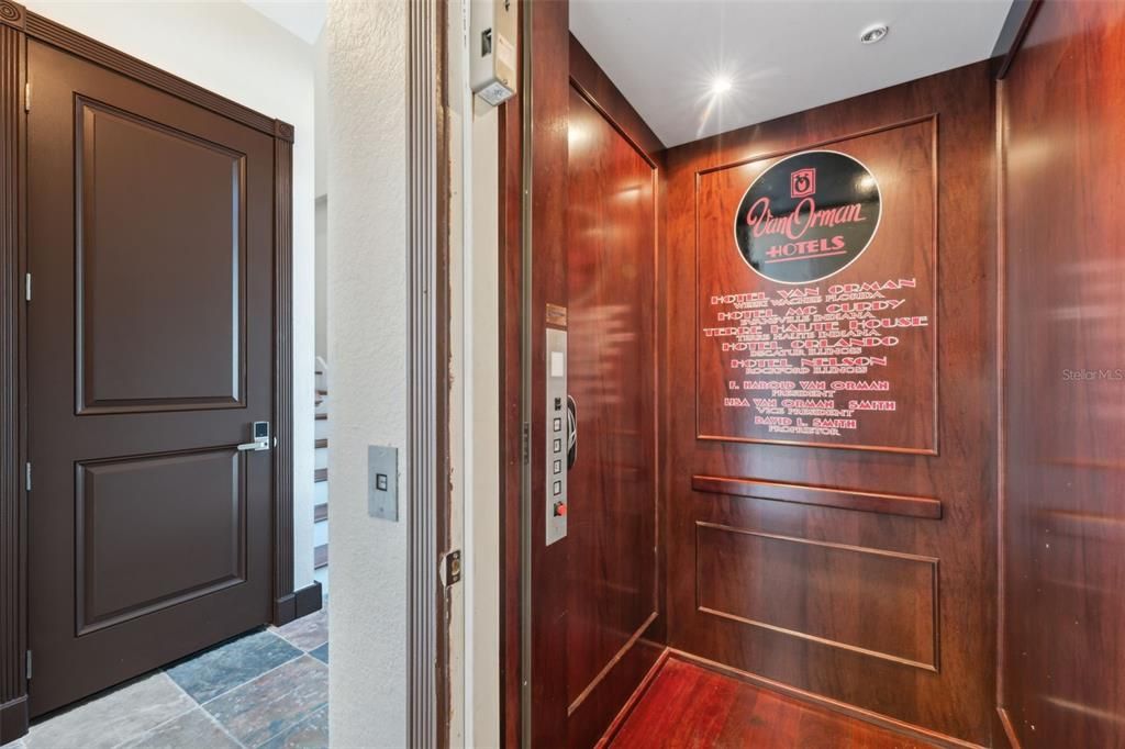 For Sale: $1,550,000 (3 beds, 2 baths, 2286 Square Feet)