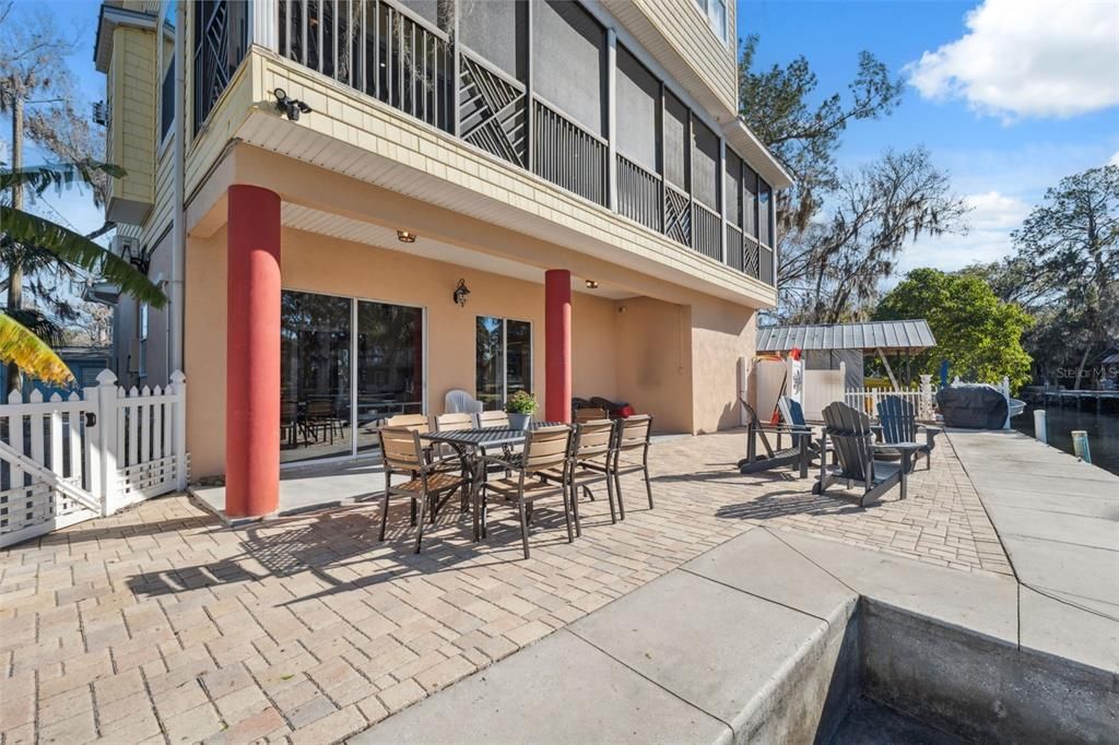 For Sale: $1,550,000 (3 beds, 2 baths, 2286 Square Feet)