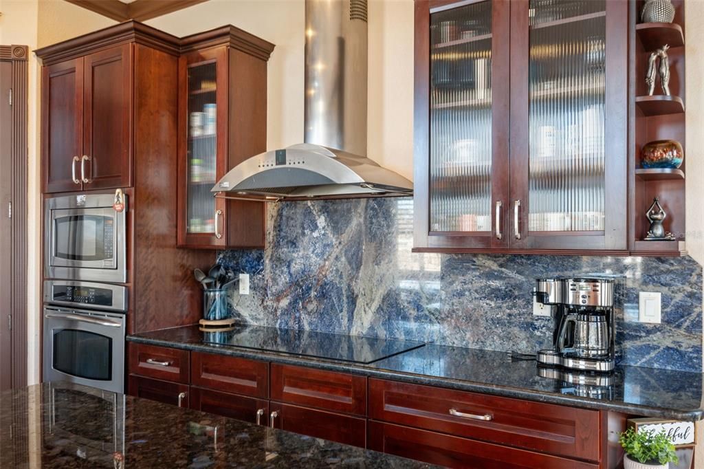 For Sale: $1,550,000 (3 beds, 2 baths, 2286 Square Feet)