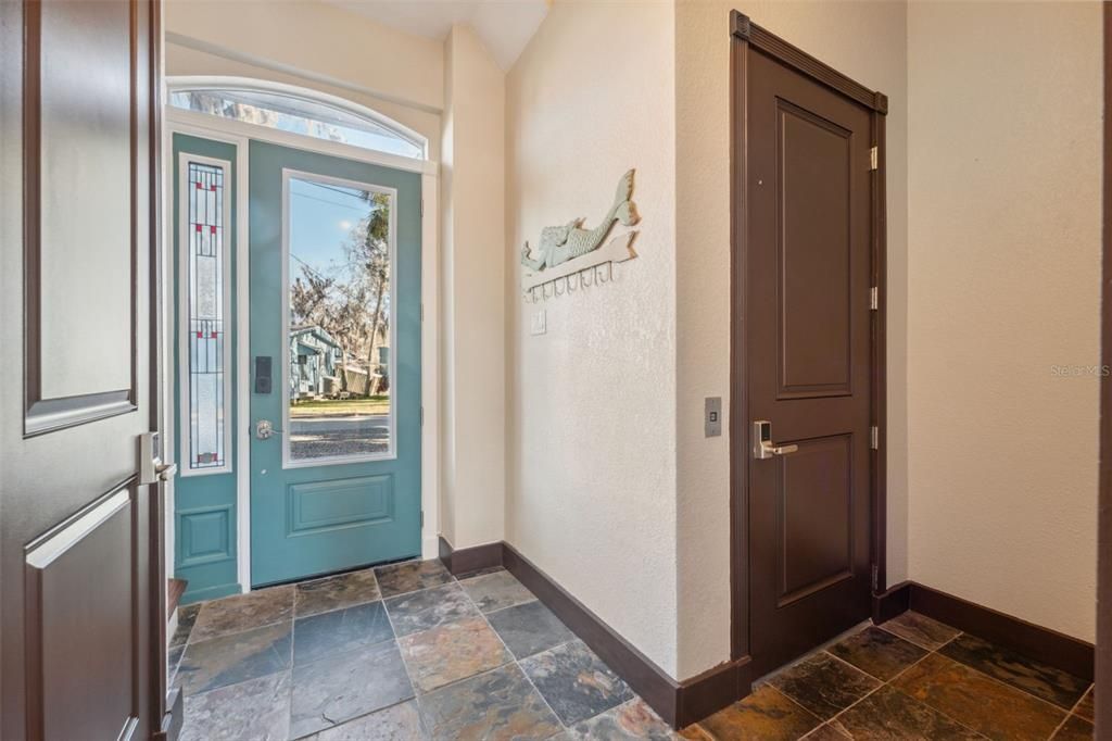 For Sale: $1,550,000 (3 beds, 2 baths, 2286 Square Feet)