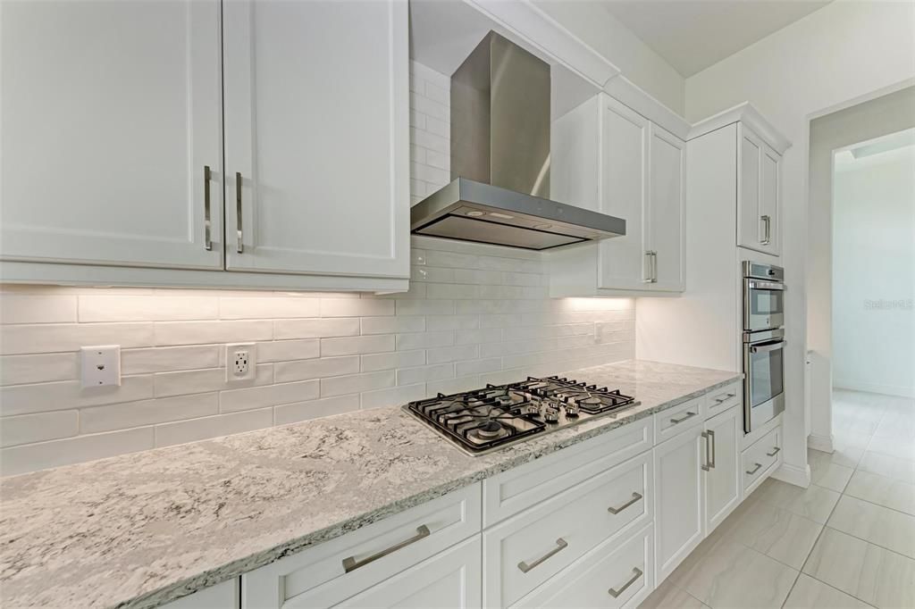 Active With Contract: $915,000 (2 beds, 2 baths, 2765 Square Feet)