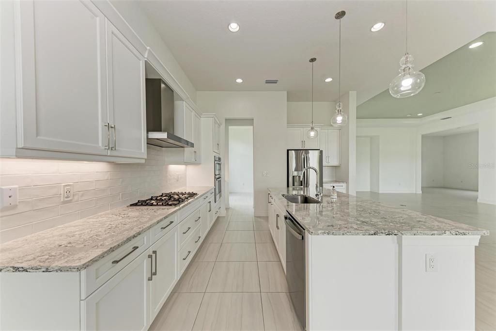 Active With Contract: $915,000 (2 beds, 2 baths, 2765 Square Feet)