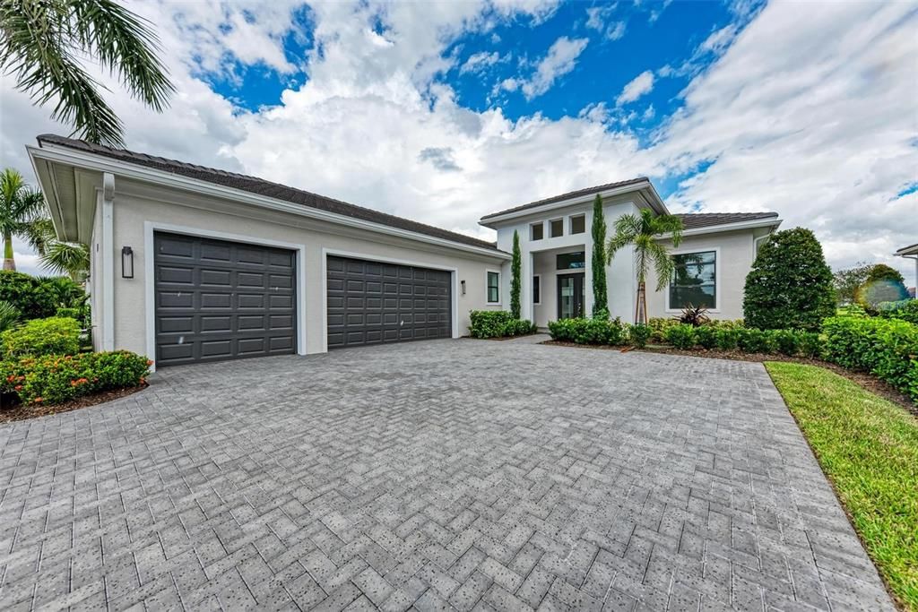 Active With Contract: $915,000 (2 beds, 2 baths, 2765 Square Feet)