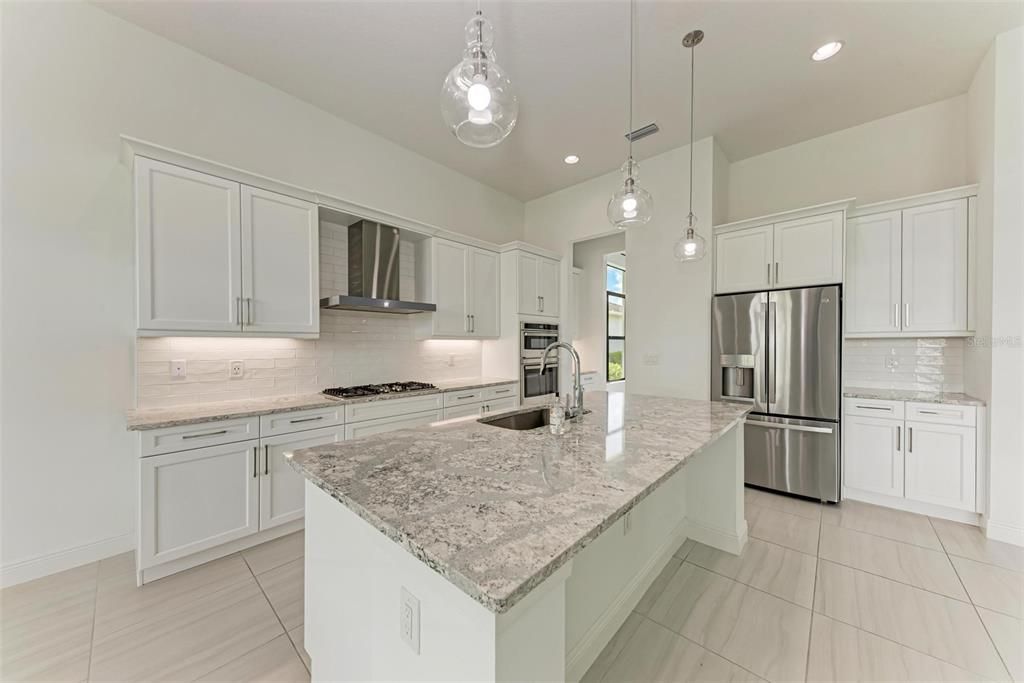 Active With Contract: $915,000 (2 beds, 2 baths, 2765 Square Feet)