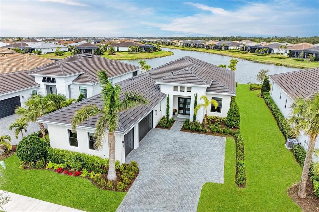 Active With Contract: $915,000 (2 beds, 2 baths, 2765 Square Feet)