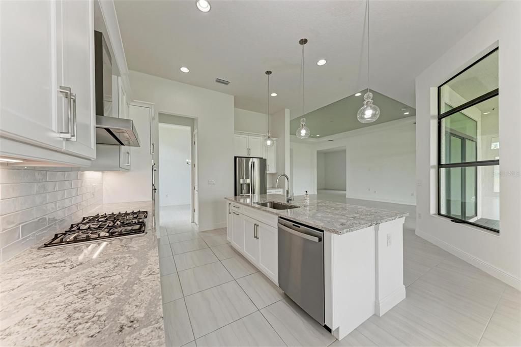 Active With Contract: $915,000 (2 beds, 2 baths, 2765 Square Feet)