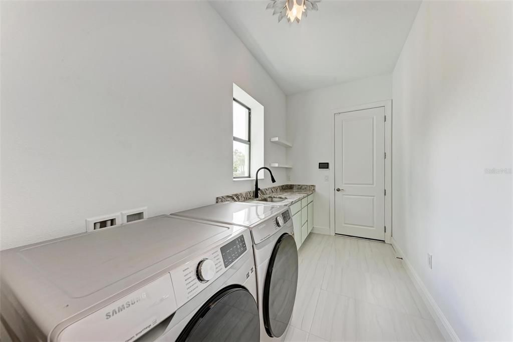 Active With Contract: $915,000 (2 beds, 2 baths, 2765 Square Feet)