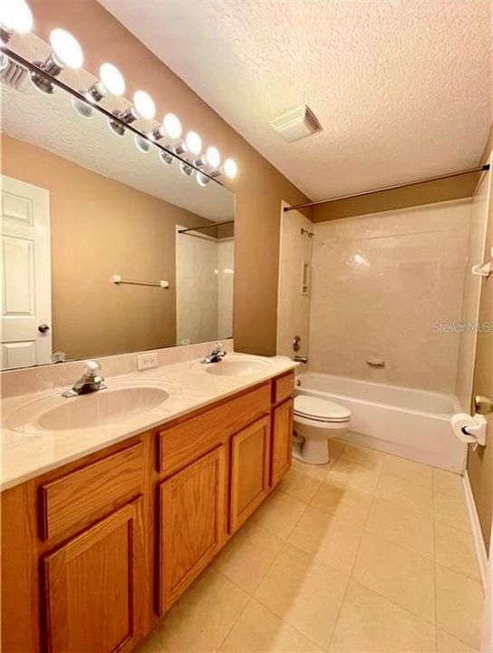 En Venta: $460,000 (4 camas, 3 baños, 2950 Pies cuadrados)