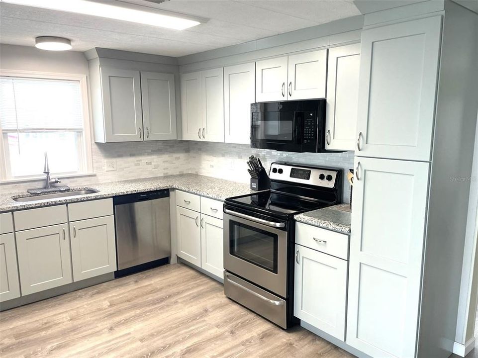 Activo con contrato: $134,900 (2 camas, 2 baños, 1056 Pies cuadrados)